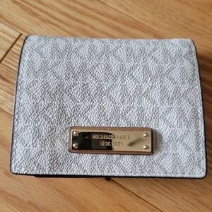 🎉HP🎉NWT!! Michael Kors Money Pieces Flap Card Wallet